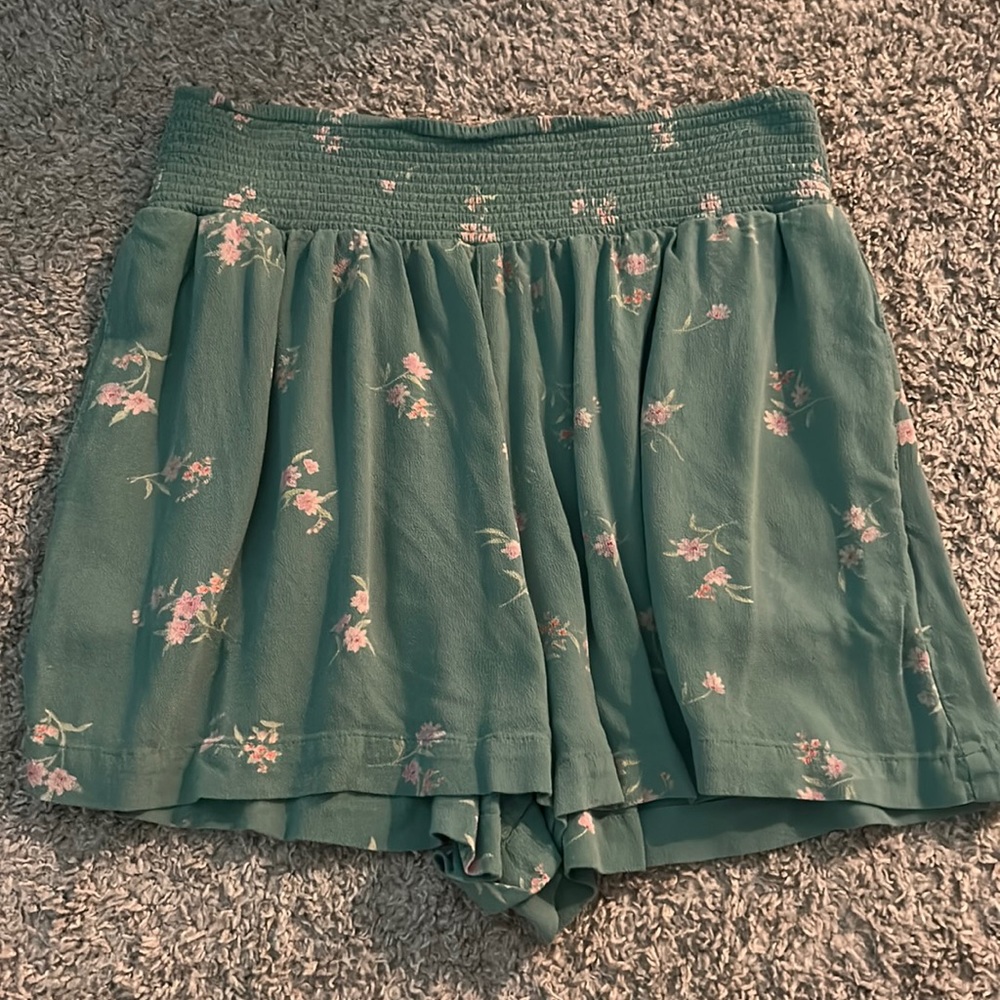 American eagle flowy shorts